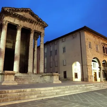 La Mar Апартаменти Пула